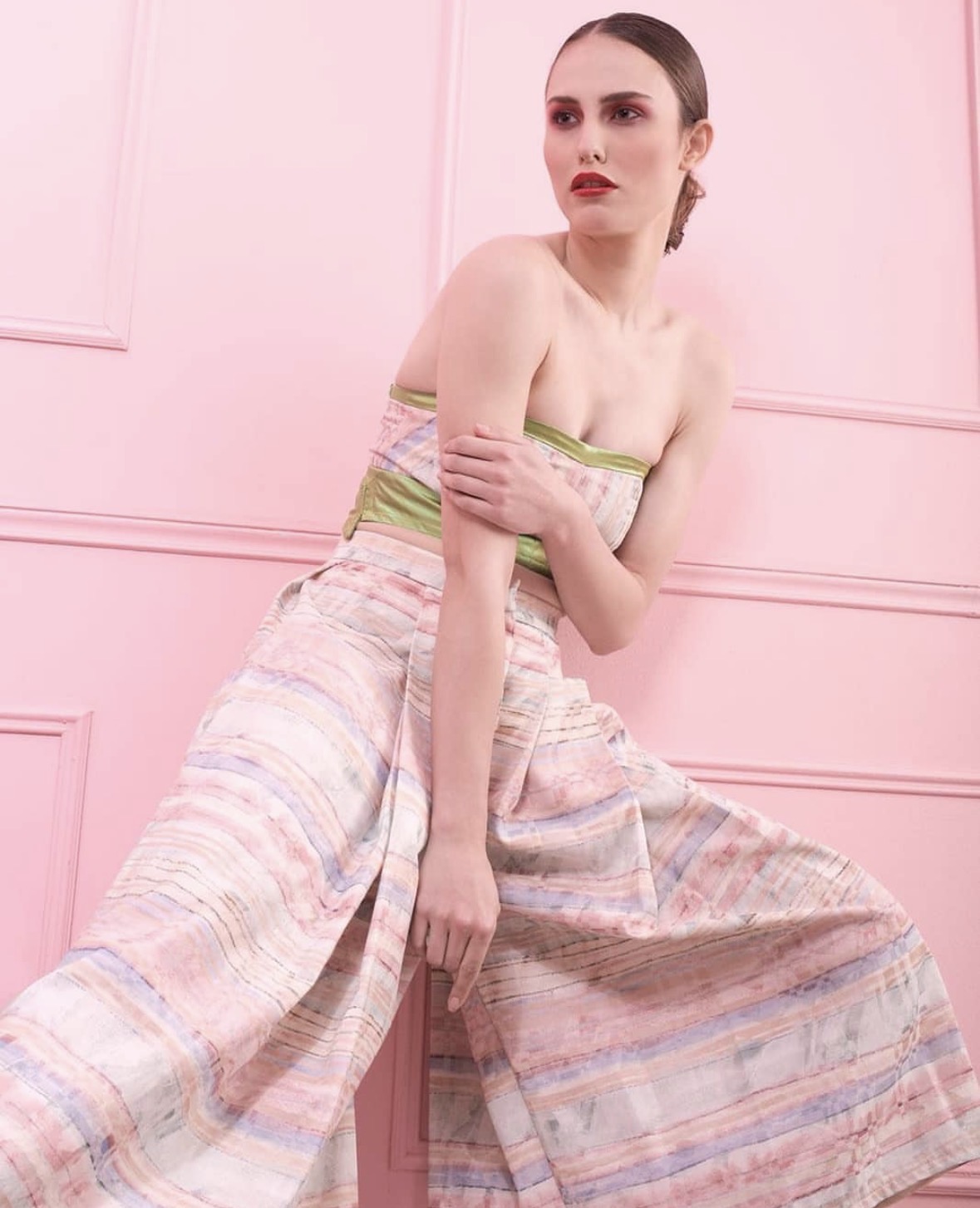 Full view of the pink structured look